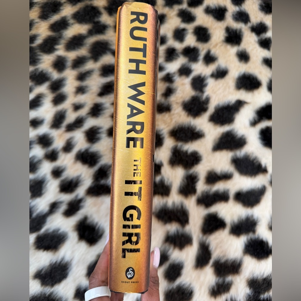 The It Girl Novel by Ruth Ware - Picture 3 of 3